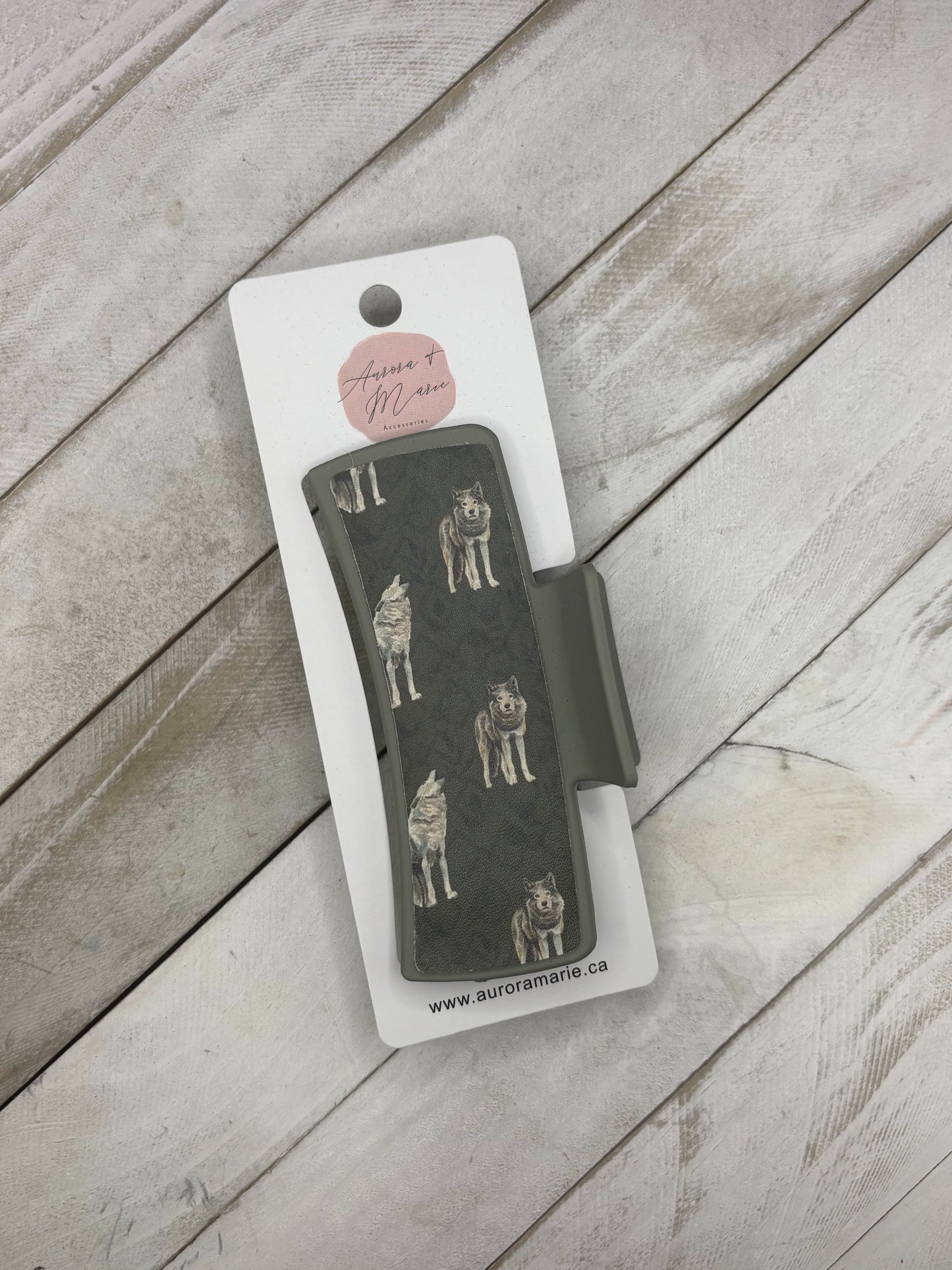 Green Wolf Claw Clip